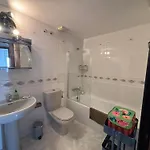 Comodo De 3 Con Aire Acondicionado, Terraza Y Piscina En - Es-204-16 Roses