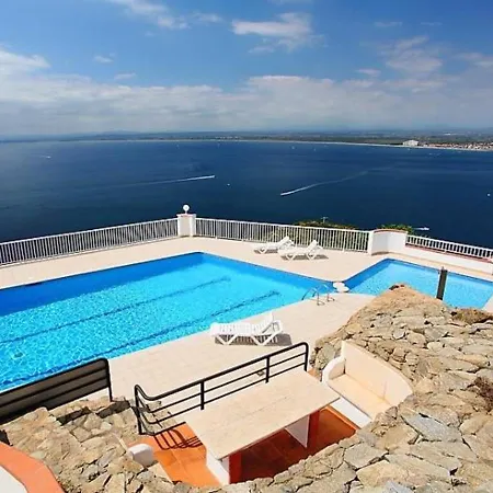 Comodo De 3 Con Aire Acondicionado, Terraza Y Piscina En - Es-204-16 *