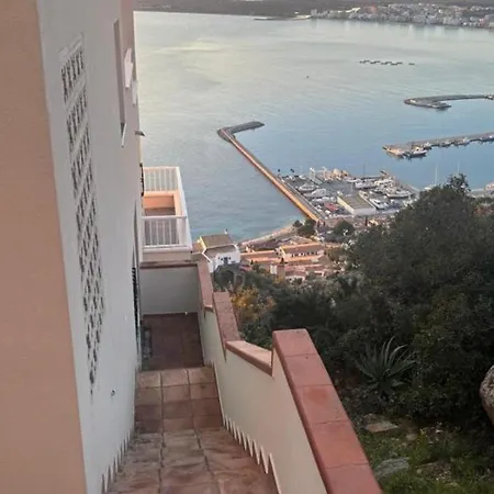 Comodo De 3 Con Aire Acondicionado, Terraza Y Piscina En - Es-204-16