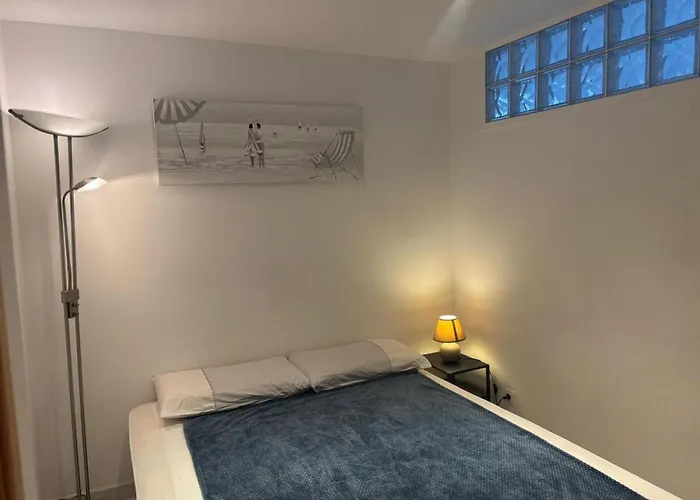 Comodo De 3 Con Aire Acondicionado, Terraza Y Piscina En - Es-204-16 * Roses