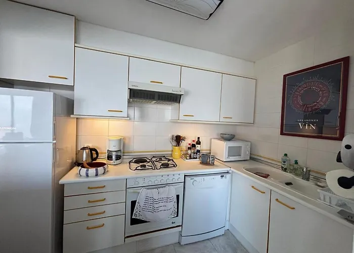 Apartament Comodo De 3 Con Aire Acondicionado, Terraza Y Piscina En - Es-204-16 *